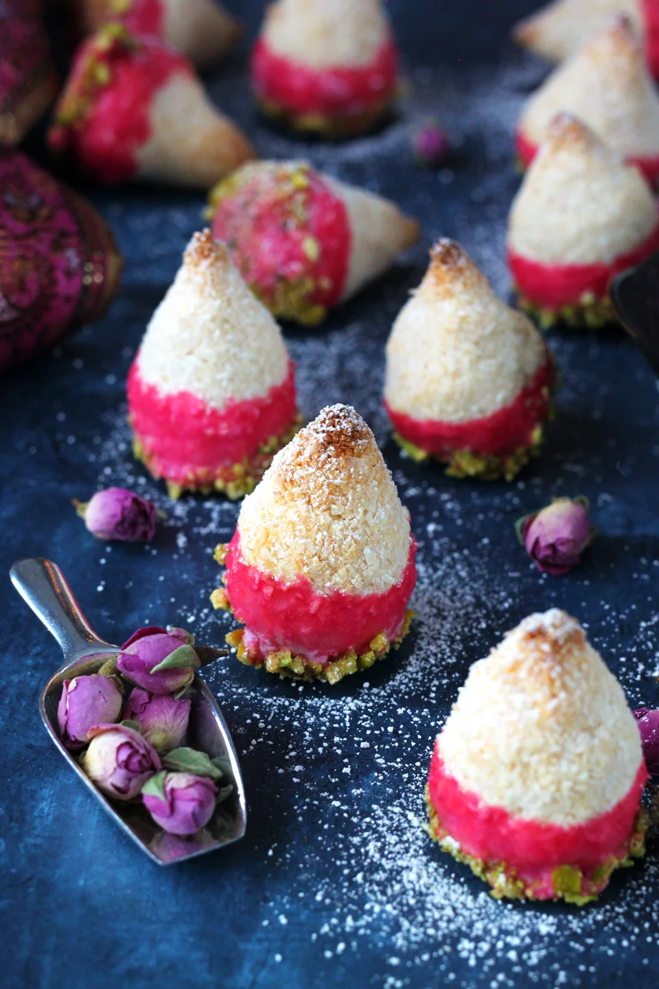 Eggless Pistachio-Rose Macaroons 