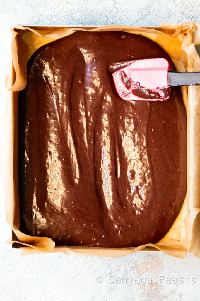 spread the chocolate sponge batter