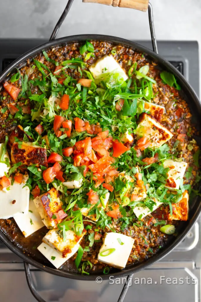 Toss all the ingredients for the paneer cheese curry together