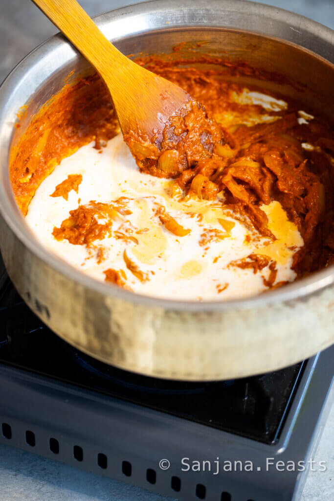 Add canned coconut milk to the thai curry paste